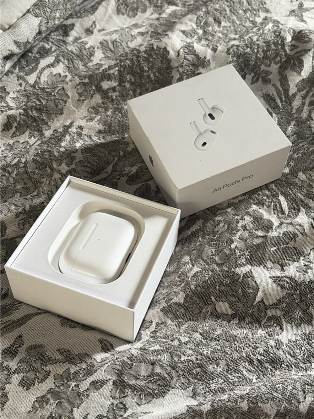 Apple AirPods Pro Noise-Canceling Earbuds in White